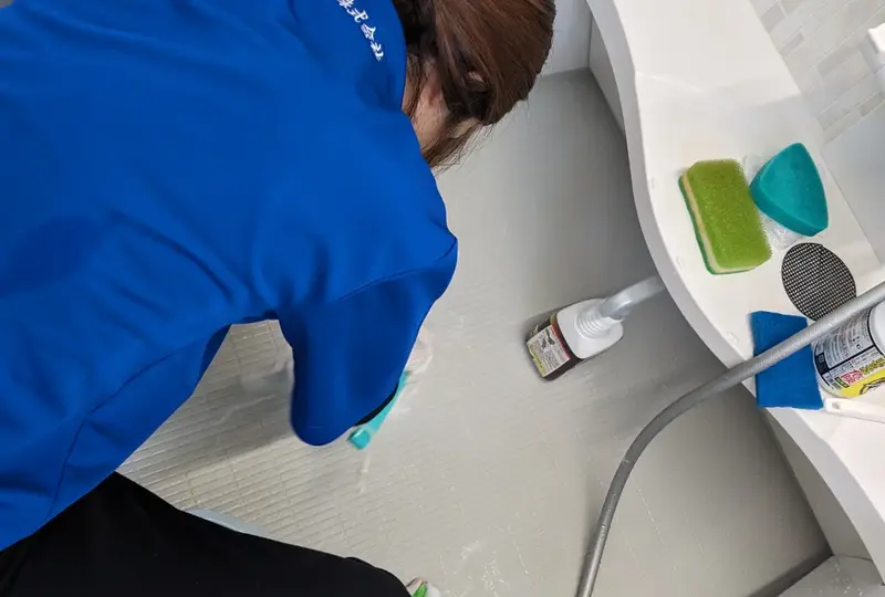 風呂掃除女性２